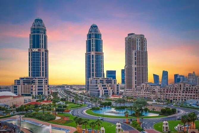 Doha City Tour with Transit & Layover from Airport - What the small group and guide add