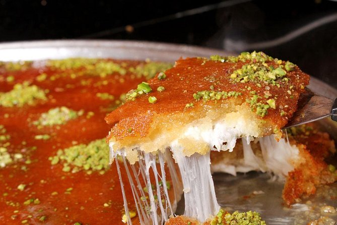 Doha: Pearl Island Food Tour – 7 Tastings, AC Vehicle - Summer comfort and cooler-season walking