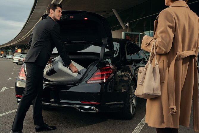 Doha, Qatar : Private Airport Transfer 24/7 - Who should book this Doha transfer?