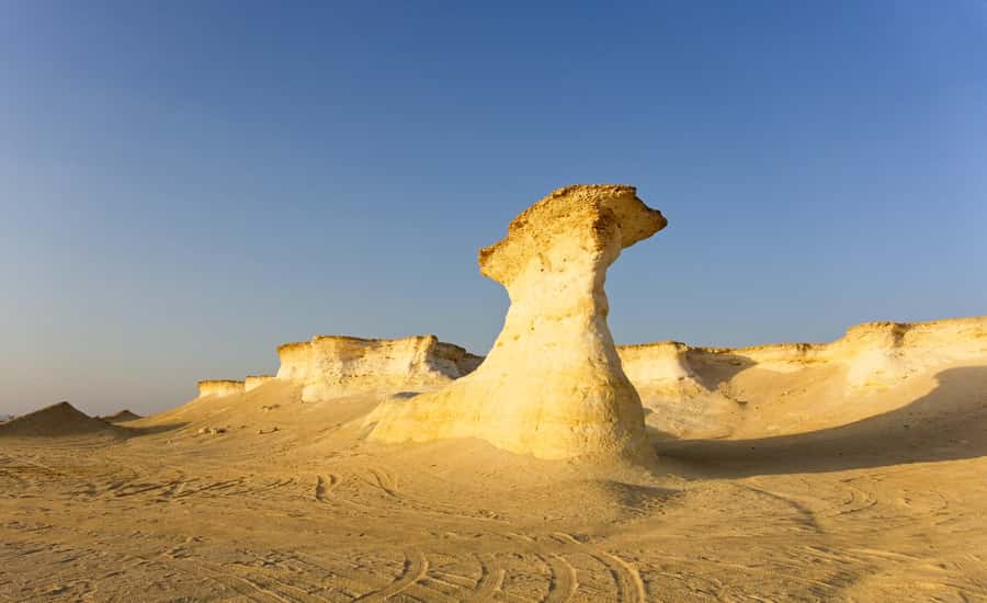 Doha: Richard Serra Sculpture,Mushroom Hill,Camel Race Track - The 30-minute visit to Richard Serra Desert