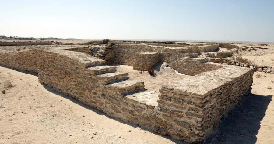Doha: Richard Serra Sculpture,Mushroom Hill,Camel Race Track - What the guides add to the outing