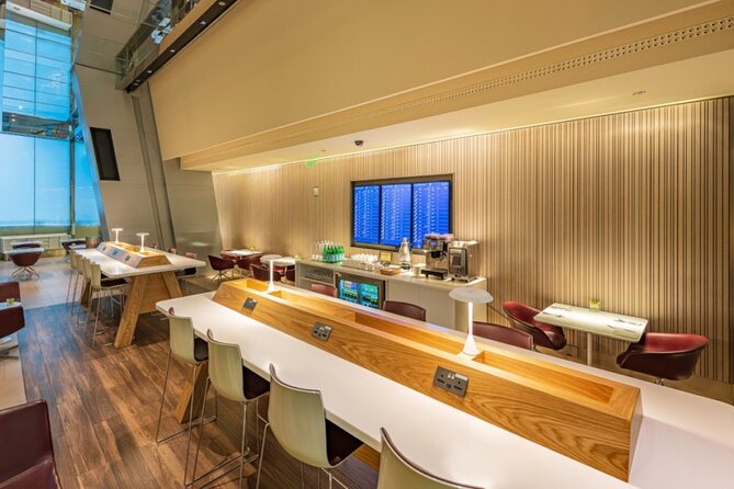 Qatar: Doha Hamad International Airport (DOH) Al Maha Lounge - Check-in depends on the correct QR code