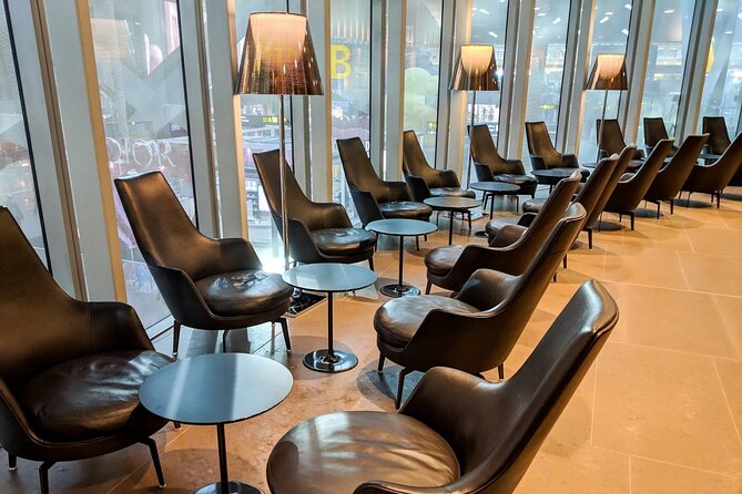 Qatar: Doha Hamad International Airport (DOH) Al Maha Lounge - Food and drink: handy, not always consistent