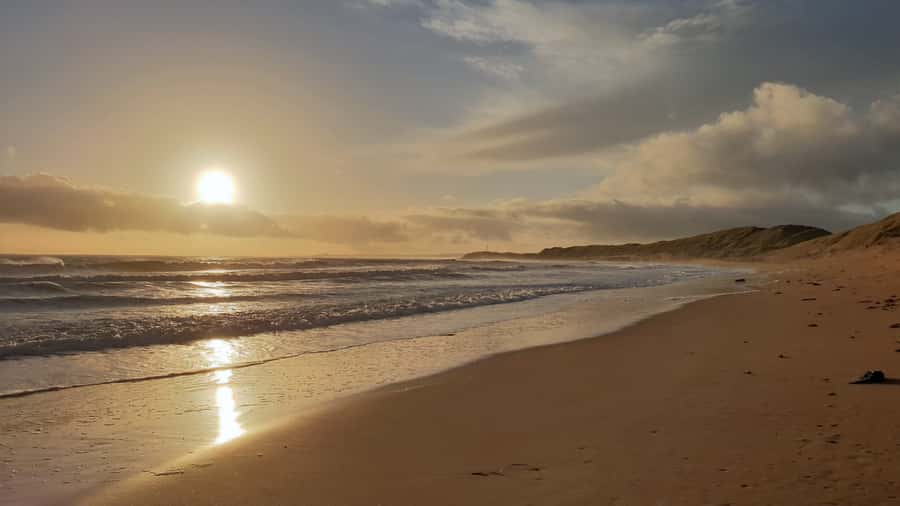 Sunrise : Privare Dune Bashing, Camel Ride & Sandboarding - Why the sunrise timing matters