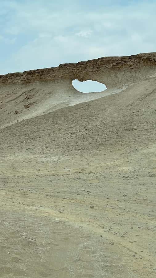 West Qatar tour to Richard Sierra sculpture,Umbrella Rock - Zekreet Fort Ruins and the late-day light