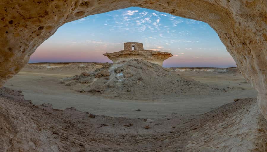 West Qatar tour to Richard Sierra sculpture,Umbrella Rock - Who will get the most from this tour